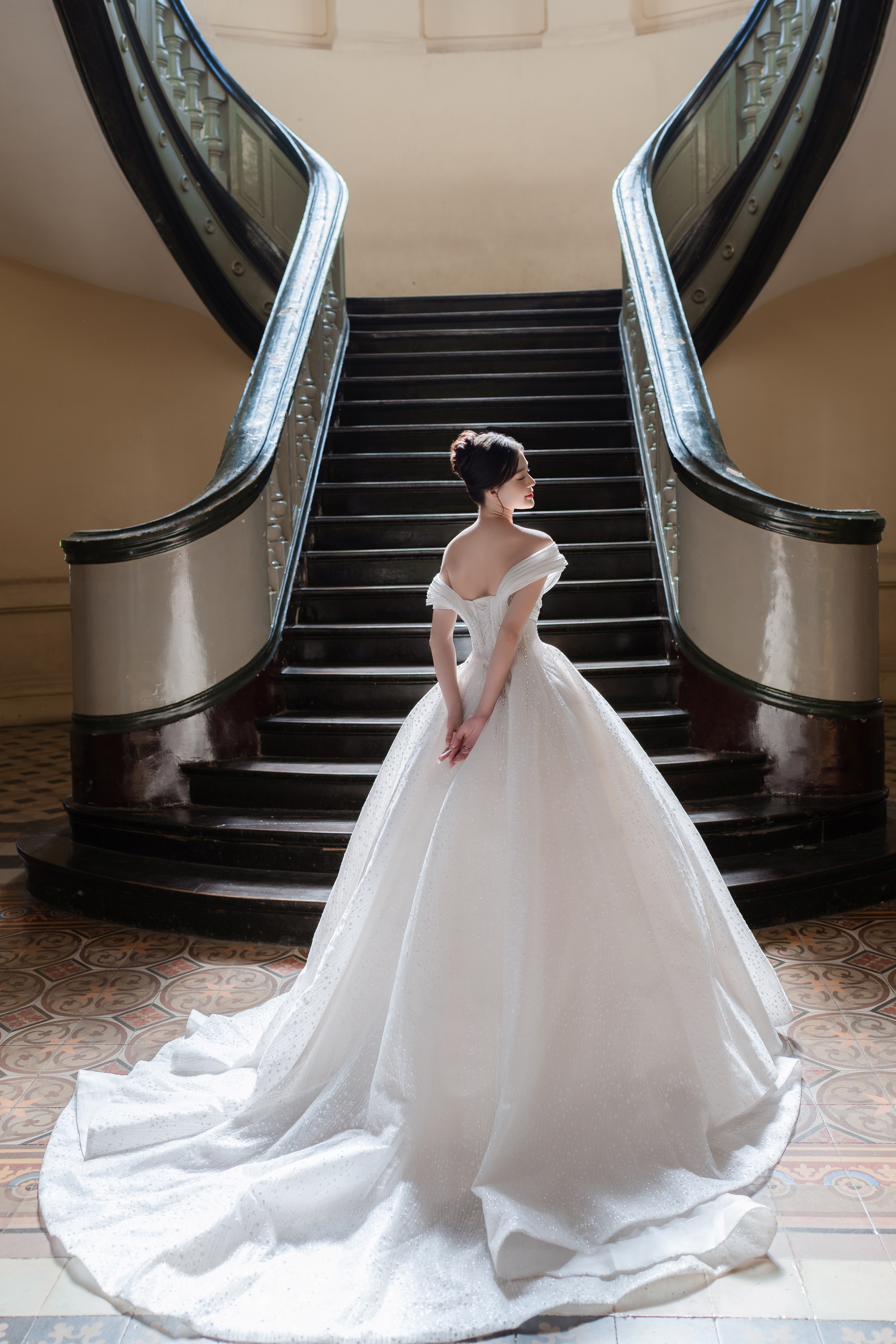 LÊ HÒA BRIDAL