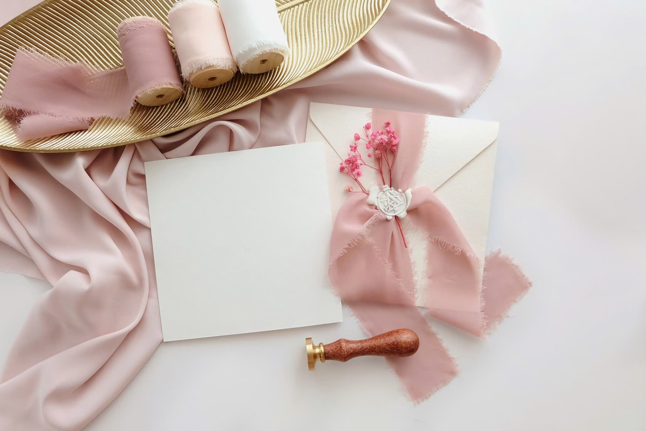 HÀNH TRÌNH HÔN NHÂN TRỌN VẸN TỪ VIETNAM WEDDING FEST 2025 CÙNG CÁC ĐỐI TÁC THIỆP CƯỚI VÀ AN CƯ - BẢO HIỂM